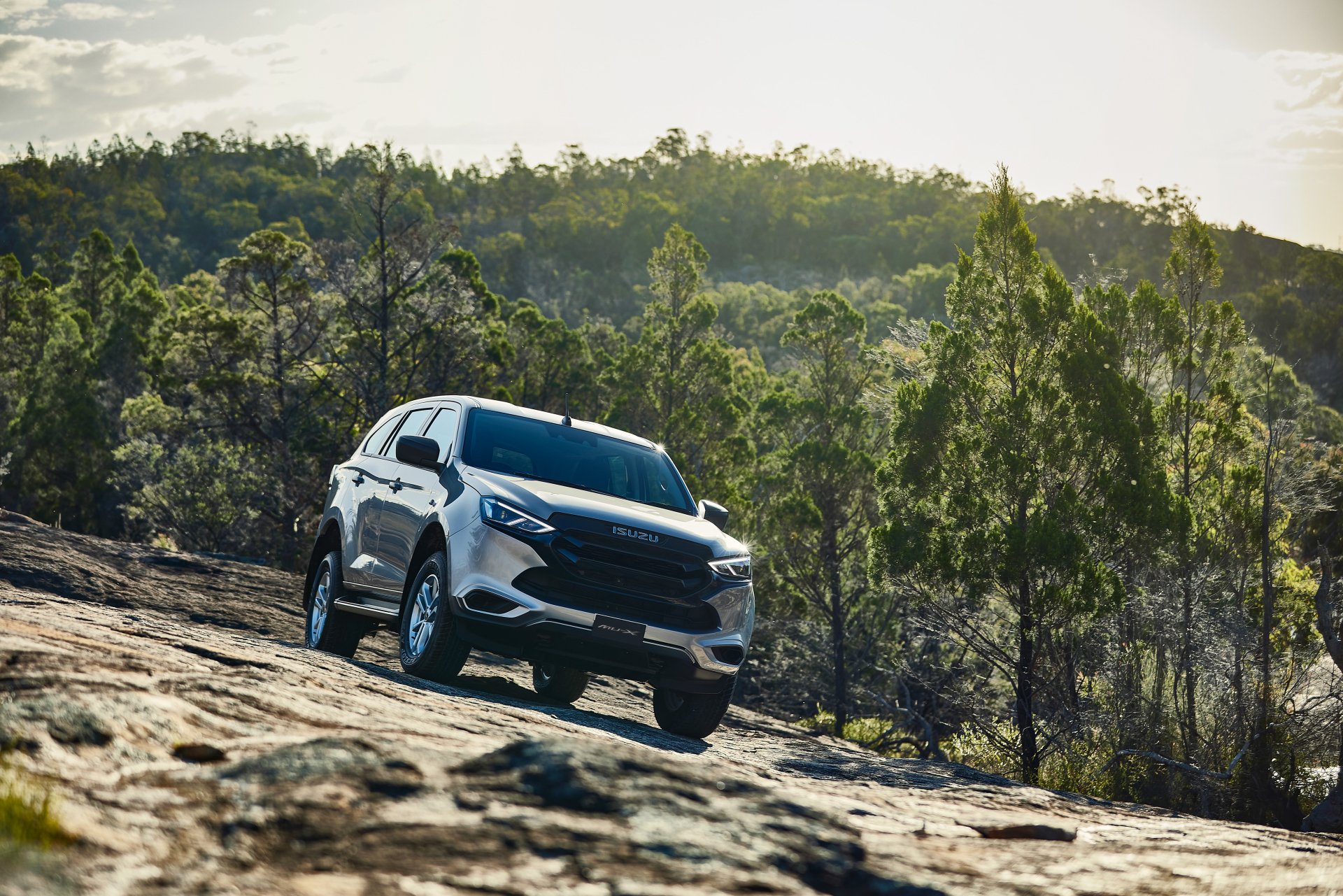 Download SUV Vehicle Isuzu MU-X 4k Ultra HD Wallpaper