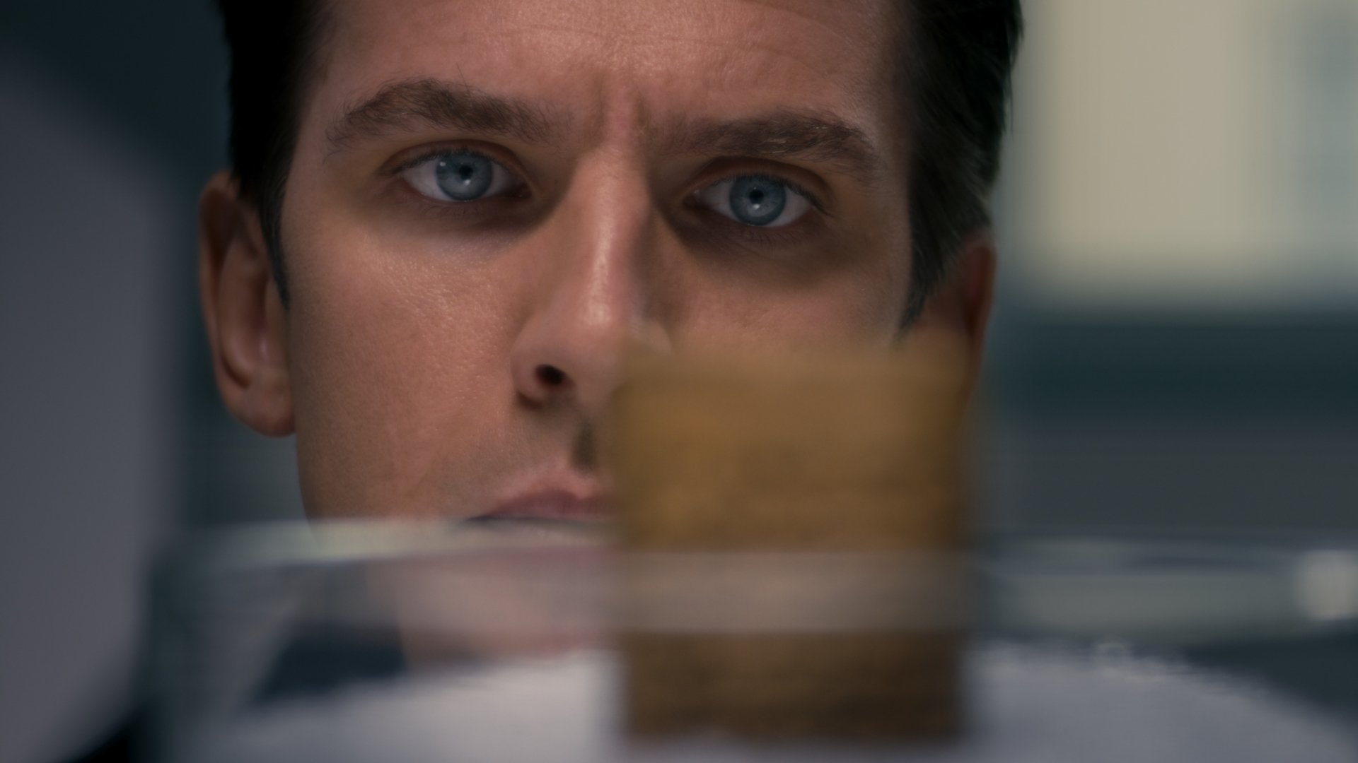 Download Dan Stevens Movie I'm Your Man HD Wallpaper