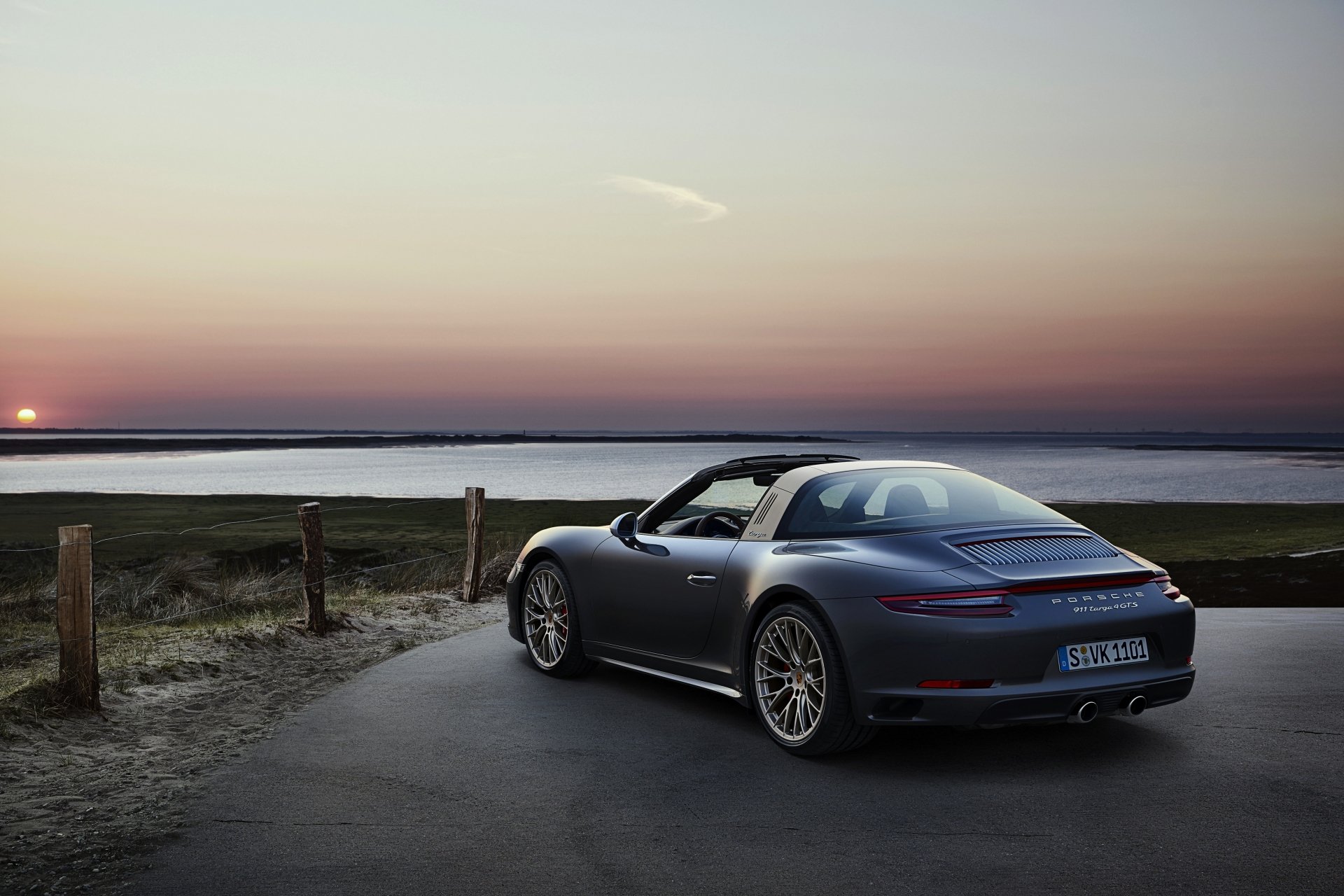 Download Porsche 911 Targa 4 GTS Vehicle Porsche 911 Targa 4k Ultra HD Wallpaper