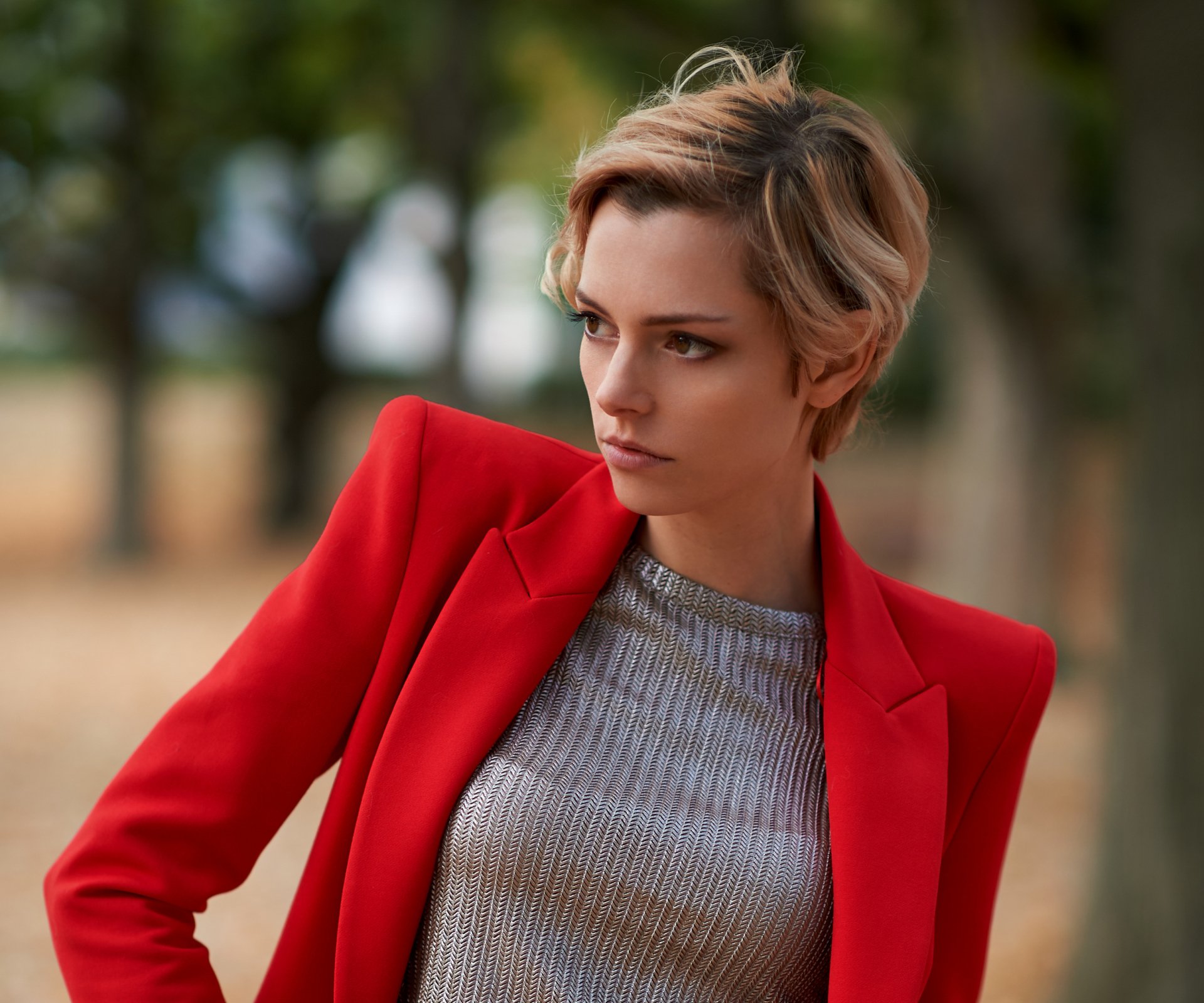 Download Short Hair Woman Model HD Wallpaper