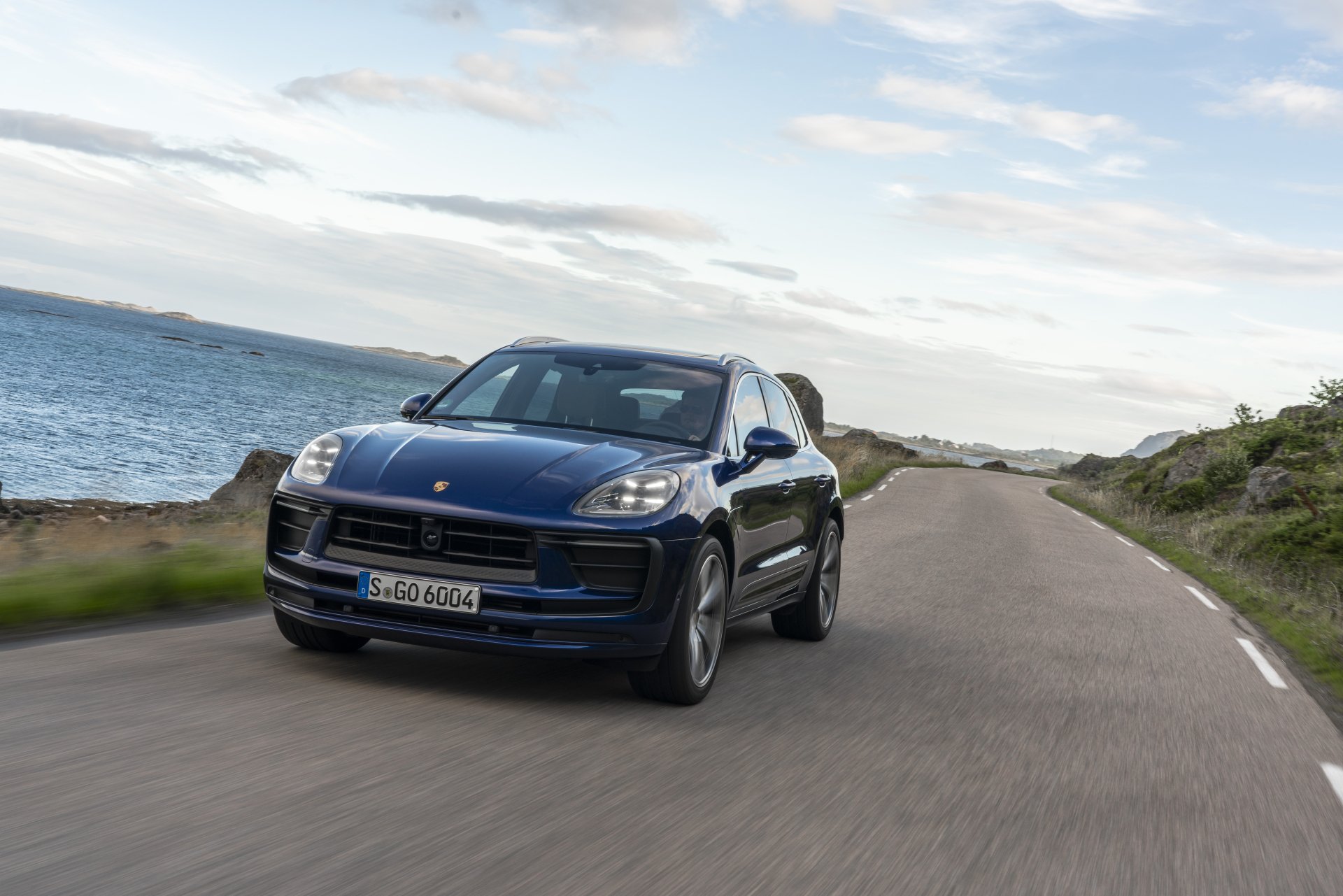 Download SUV Vehicle Porsche Macan 4k Ultra HD Wallpaper