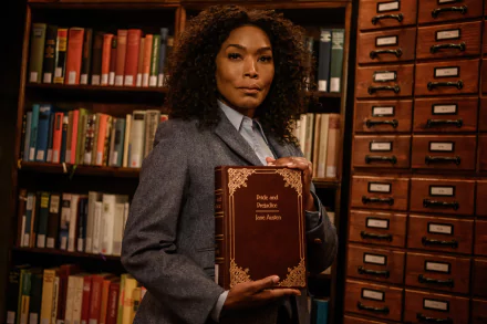 Angela Bassett movie Gunpowder Milkshake HD Desktop Wallpaper | Background Image