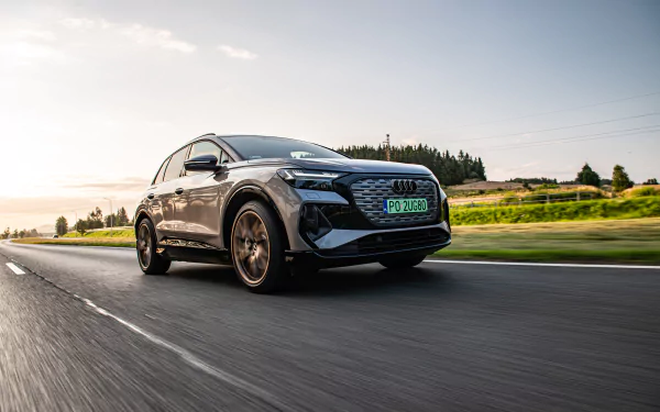  Audi Q4 40 e-tron S line quattro "Edition One"