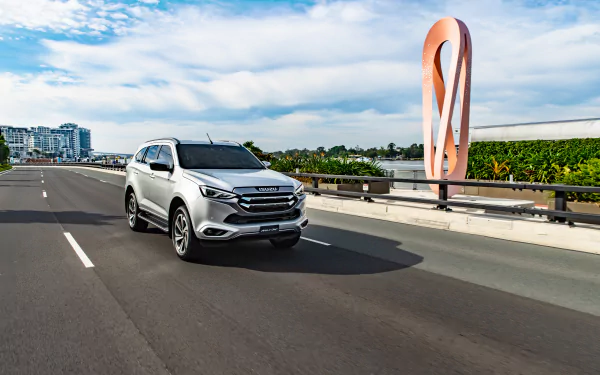  Isuzu MU-X 4×4 LS-T