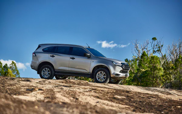  Isuzu MU-X 4×4 LS-M