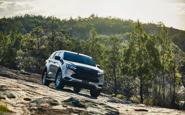  Isuzu MU-X 4×4 LS-M