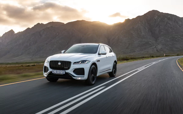  Jaguar F-Pace D300 R-Dynamic Black Pack