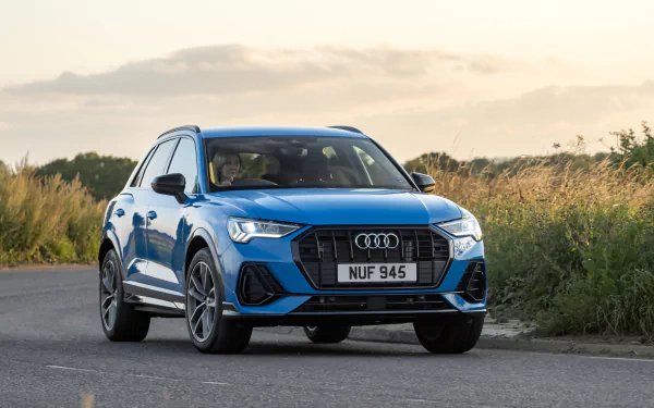  Blue Audi Q3 45 TFSI e S line