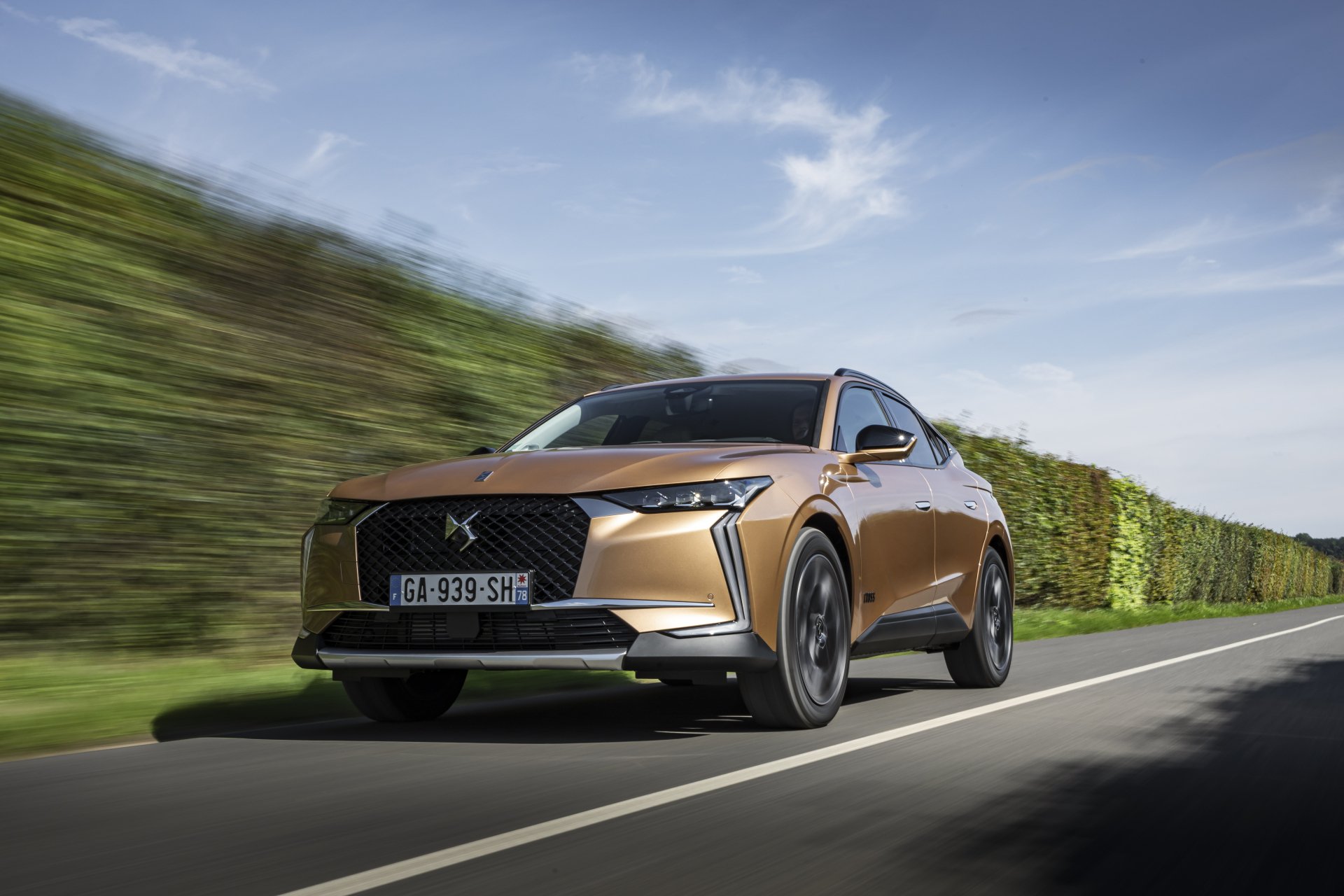 Download SUV DS 4 Cross Vehicle DS 4 4k Ultra HD Wallpaper