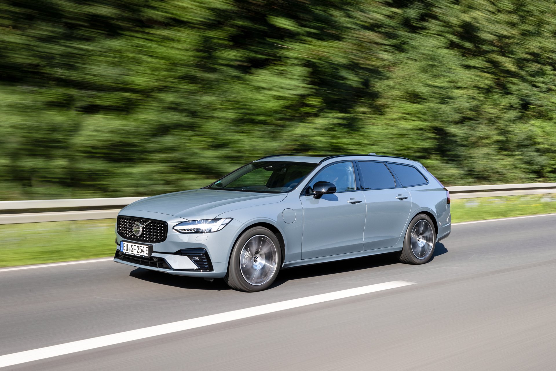 Download Volvo V90 Vehicle Volvo V90 T6 AWD 4k Ultra HD Wallpaper