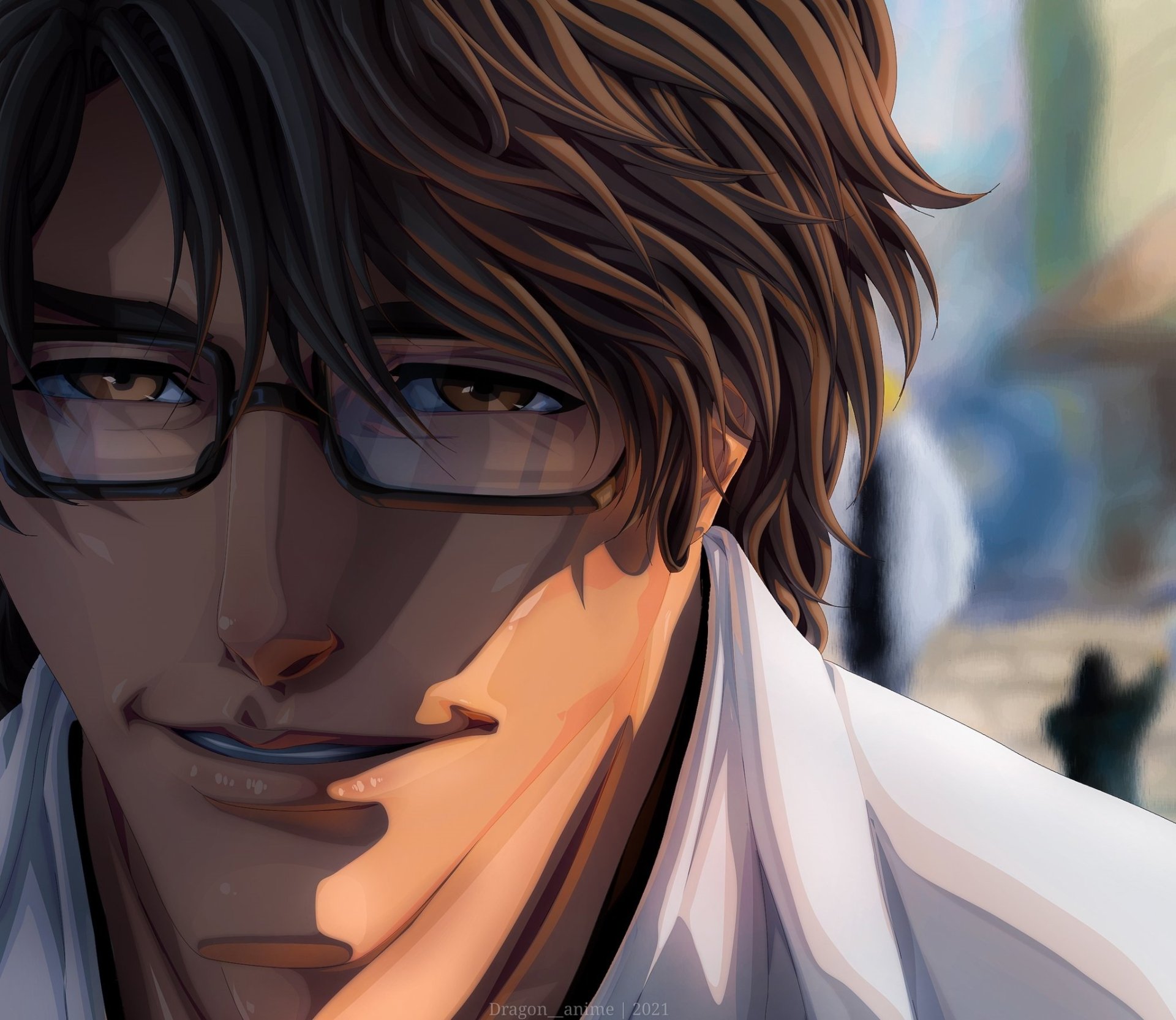 Close-up HD wallpaper of Sōsuke Aizen from the anime Bleach, showcasing his confident smile and detailed facial features.