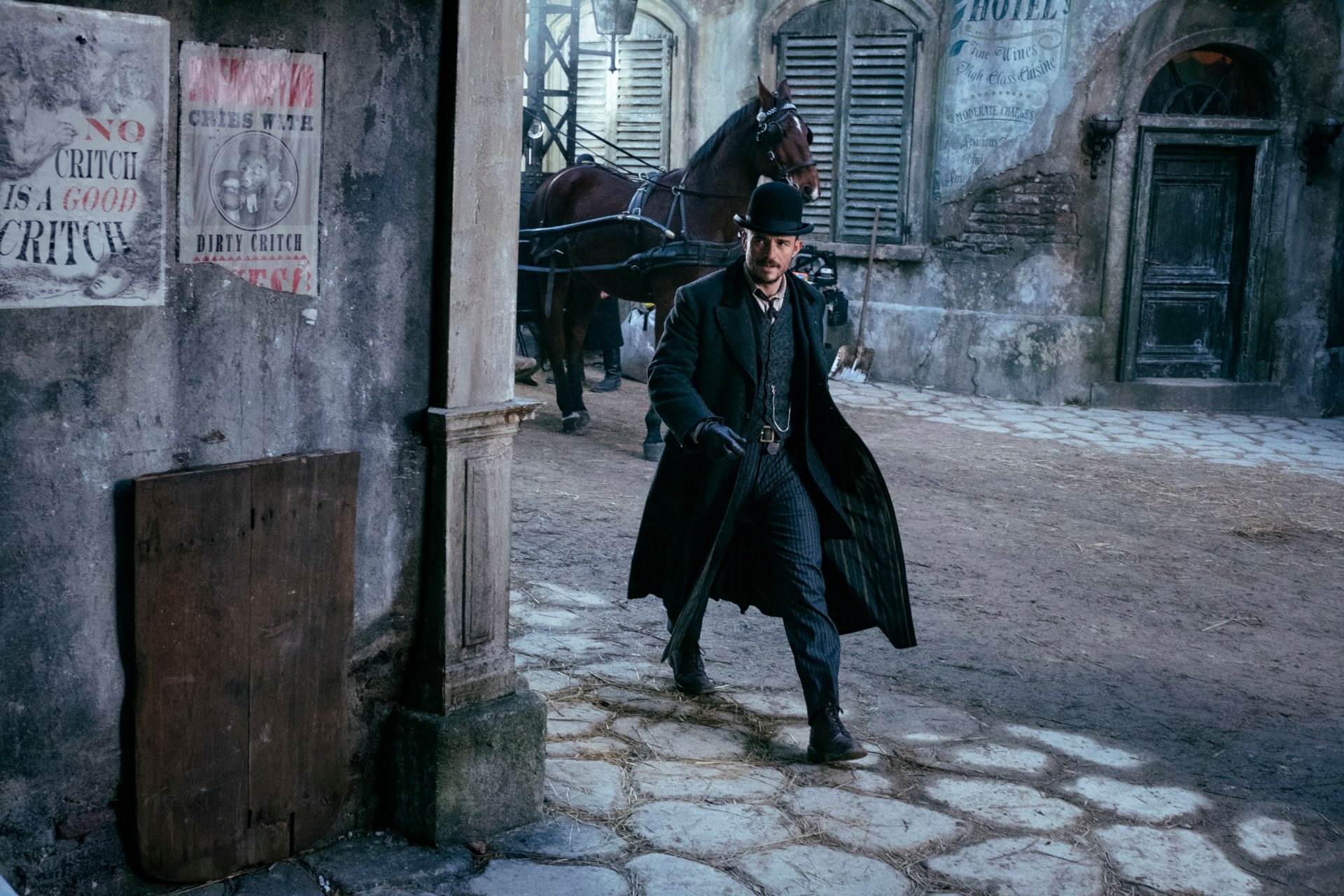 Download Rycroft Philostrate Orlando Bloom TV Show Carnival Row HD Wallpaper