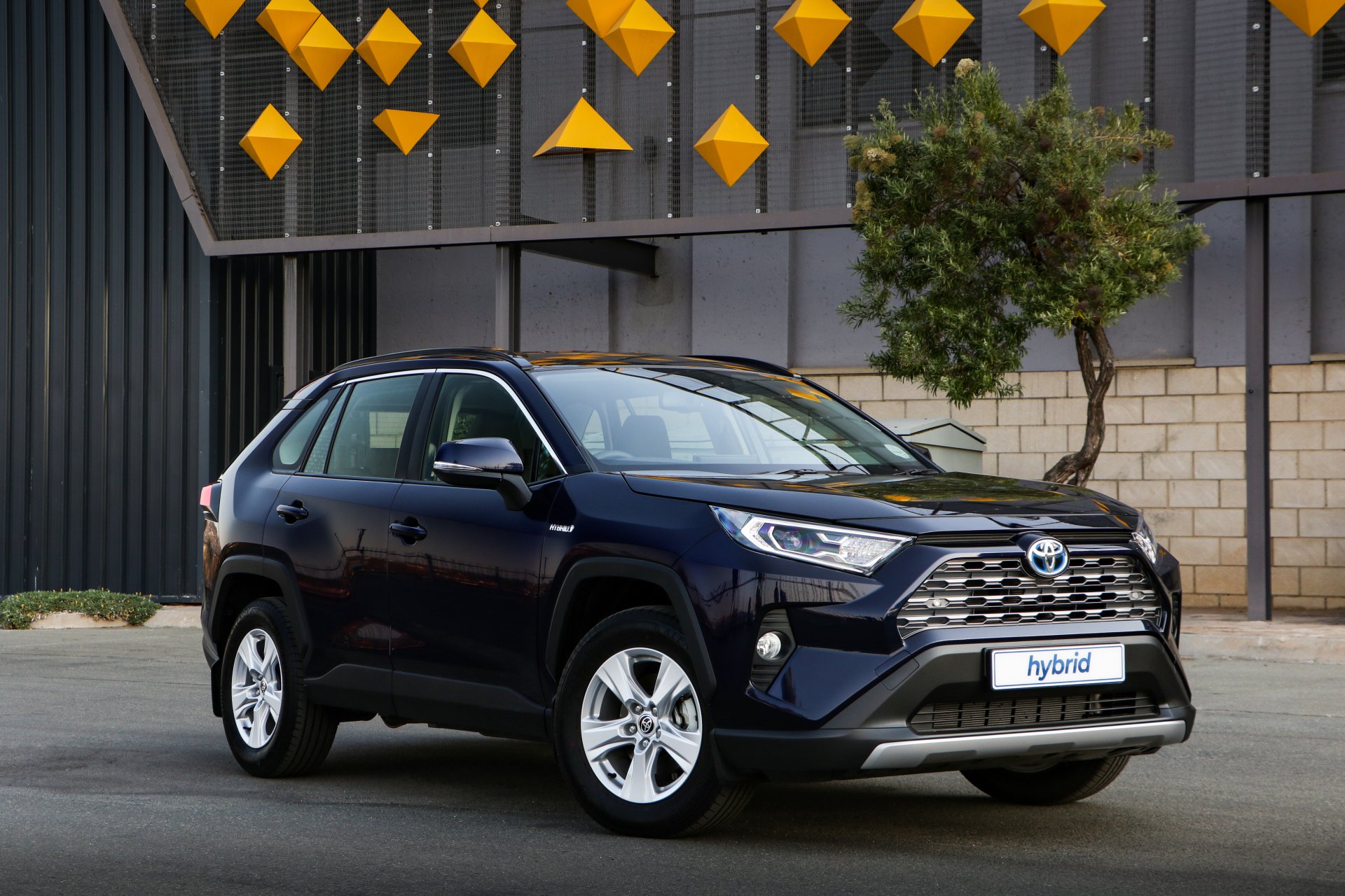 Download SUV Vehicle Toyota RAV4 Hybrid 4k Ultra HD Wallpaper