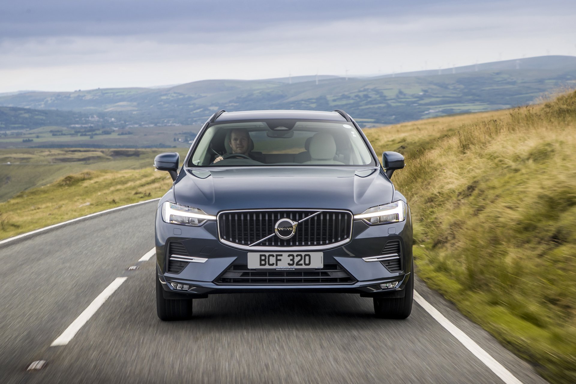 Download SUV Volvo XC60 B4 AWD Vehicle Volvo XC60 4k Ultra HD Wallpaper