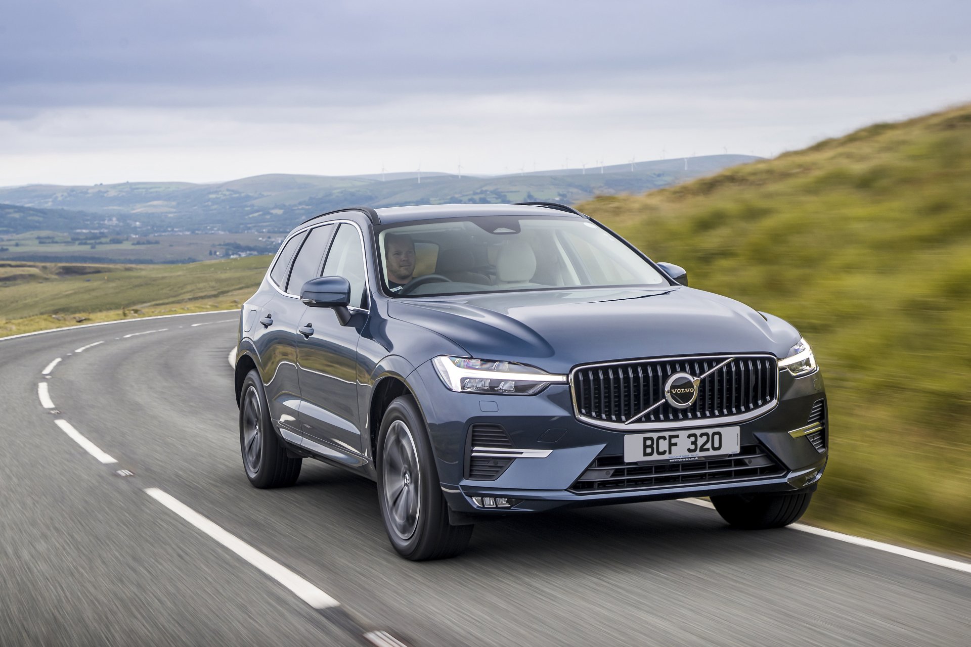 Download SUV Volvo XC60 B4 AWD Vehicle Volvo XC60 4k Ultra HD Wallpaper