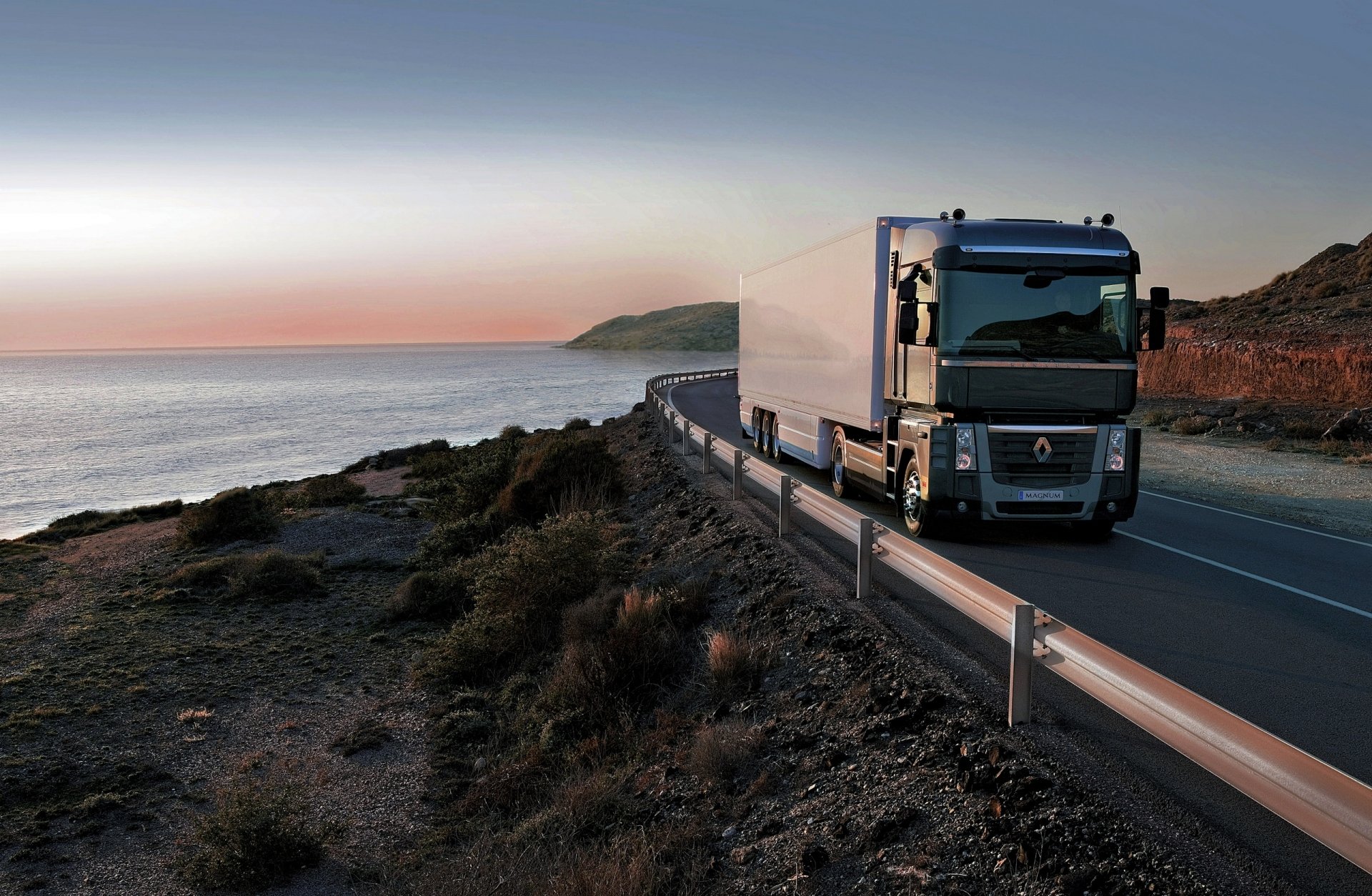 Download Vehicle Renault Trucks HD Wallpaper
