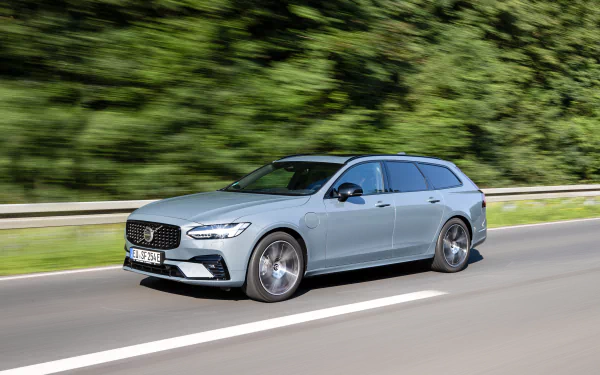 Volvo V90 T6 AWD Recharge R-Design