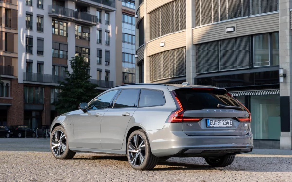  Volvo V90 T6 AWD Recharge R-Design