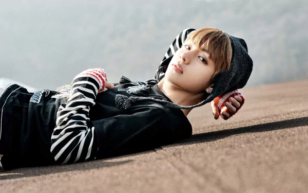 singer K-pop V (Kim Taehyung) music BTS HD Desktop Wallpaper | Background Image