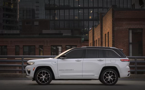  2022 Jeep Grand Cherokee Summit Reserve 4xe (WL)