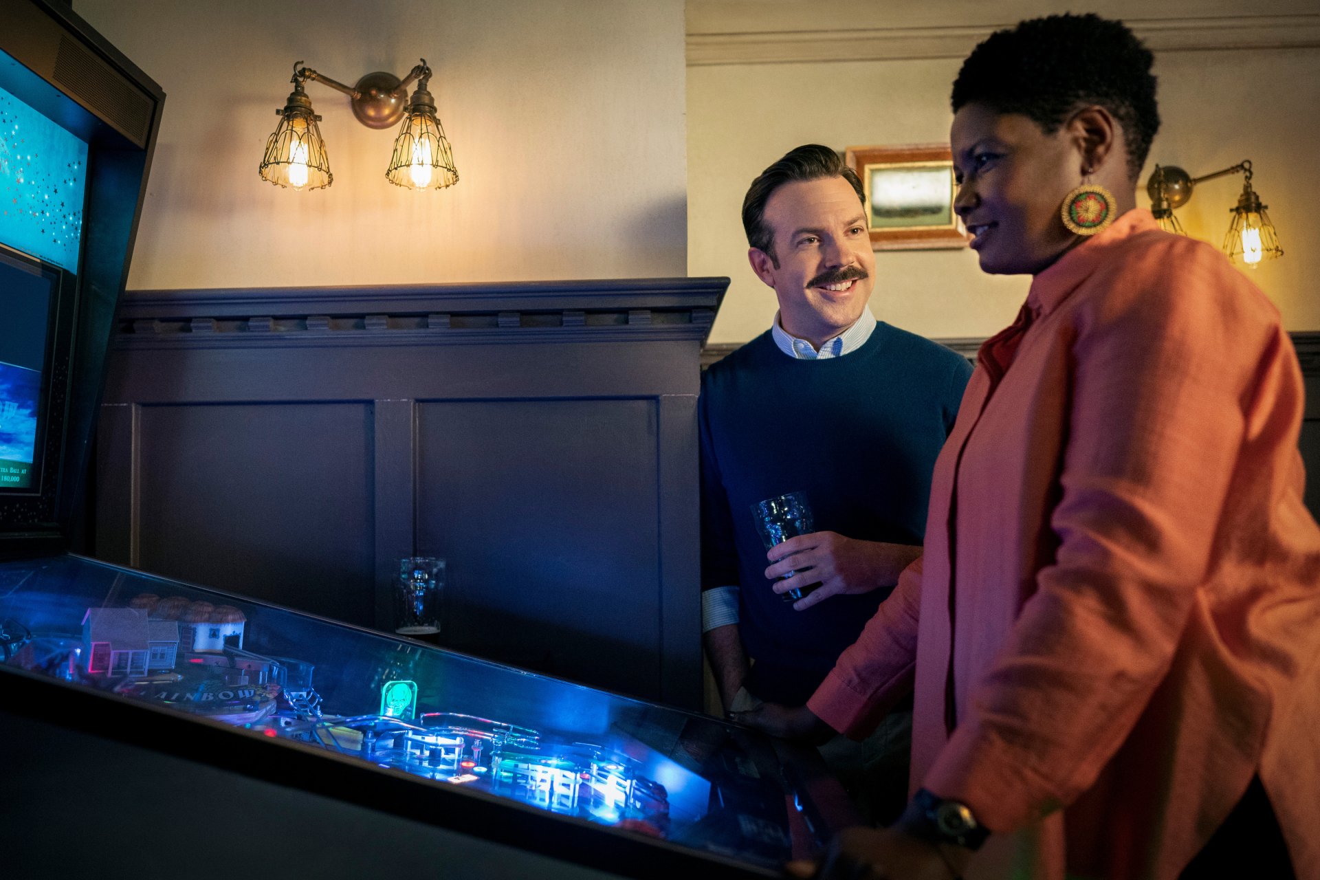 Download Sarah Niles Jason Sudeikis TV Show Ted Lasso 4k Ultra HD Wallpaper