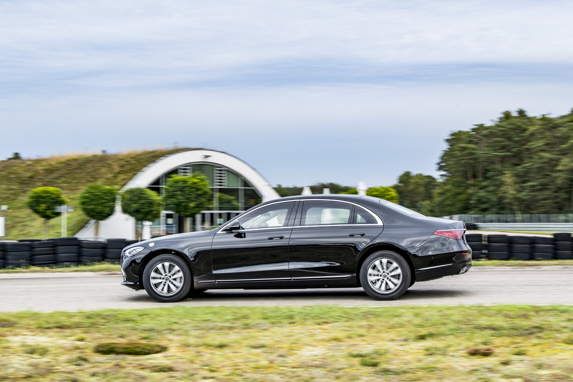 Download Mercedes-Benz S 680 Guard Vehicle Mercedes-Benz S-Class 4k Ultra HD Wallpaper