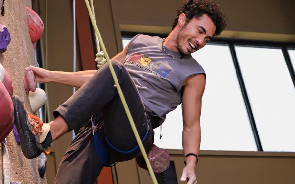 Darren Barnet movie Love Hard HD Desktop Wallpaper | Background Image