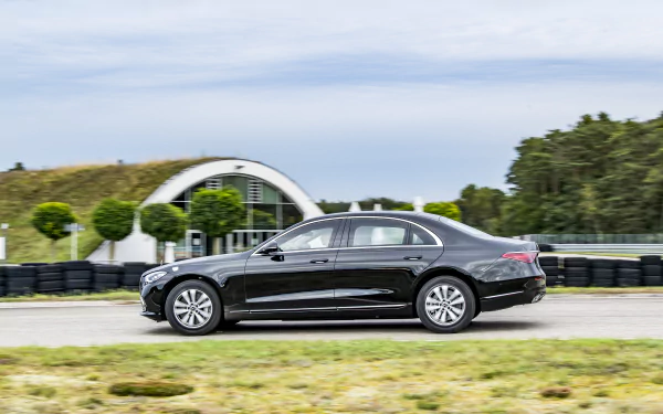Mercedes-Benz S 680 Guard vehicle Mercedes-Benz S-Class HD Desktop Wallpaper | Background Image