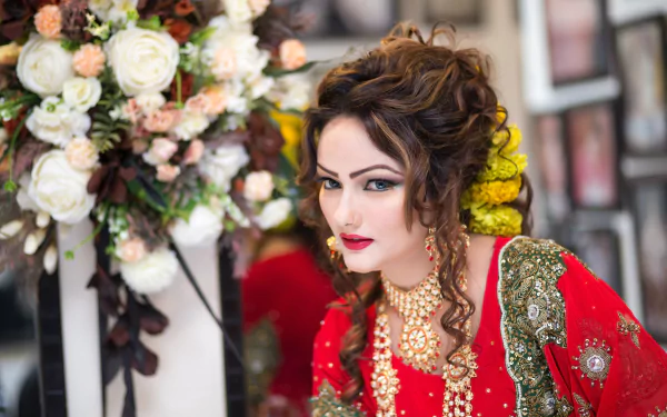 necklace brunette lipstick woman model HD Desktop Wallpaper | Background Image