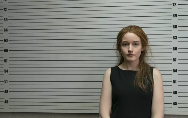 Julia Garner TV Show Inventing Anna HD Desktop Wallpaper | Background Image