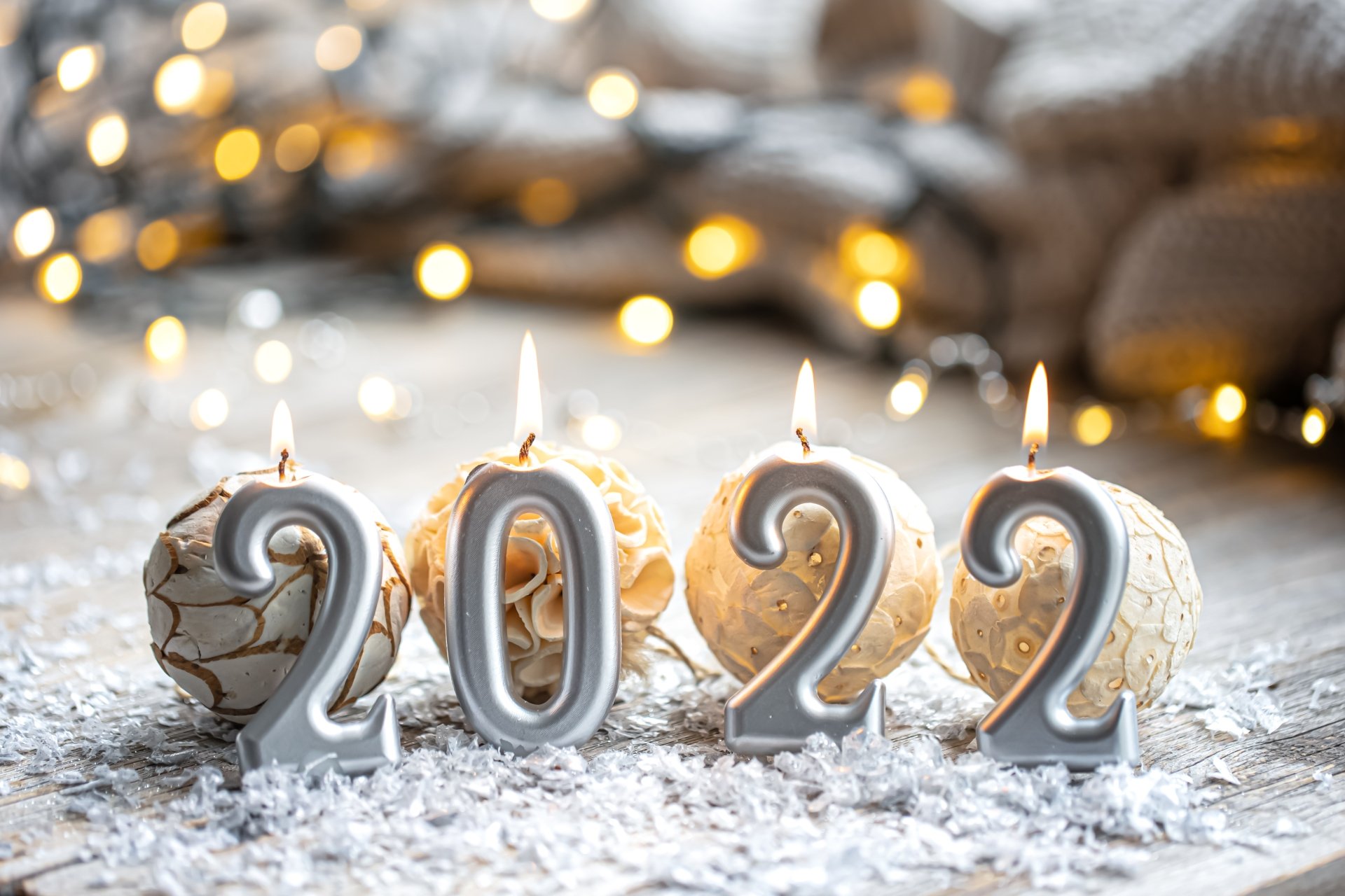 5K Ultra HD PC desktop wallpaper background: lit candle numerals spelling New Year 2022 amid holiday ornaments, warm bokeh lights, and a snowy surface.