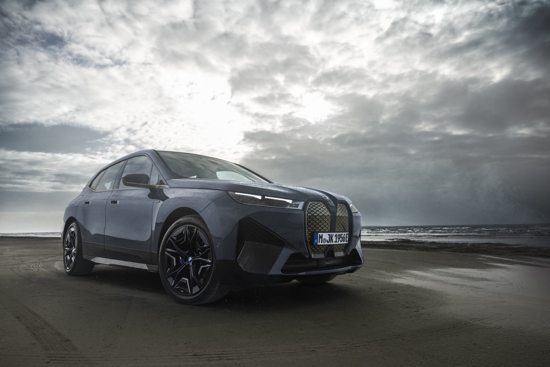 Download Electric Car SUV Vehicle BMW IX M60 4k Ultra HD Wallpaper