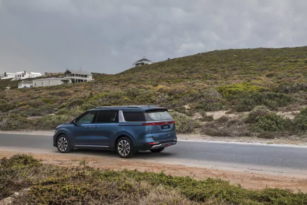 SUV vehicle Kia Carnival HD Desktop Wallpaper | Background Image