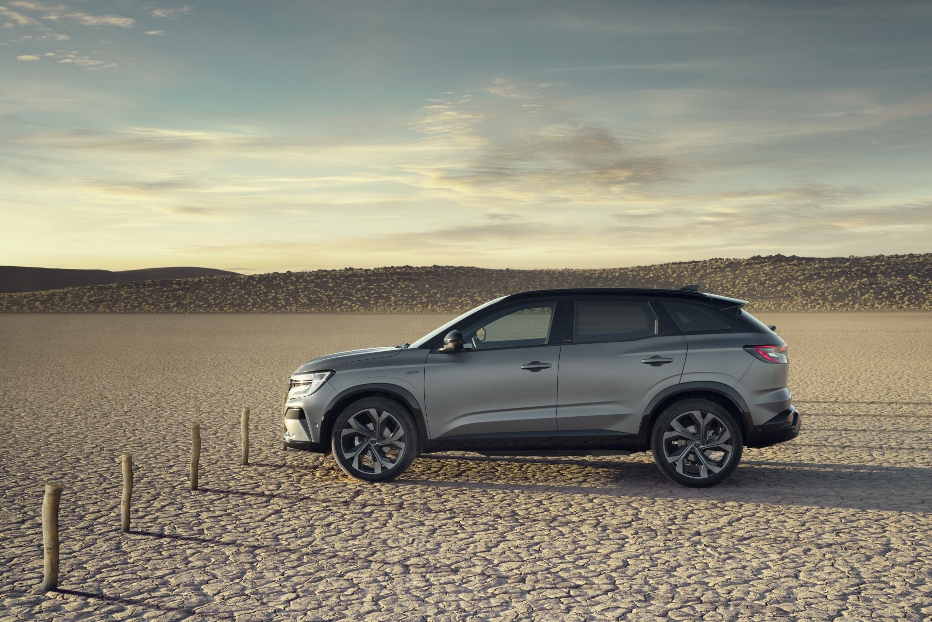 Download SUV Vehicle Renault Austral E-TECH Hybrid 8k Ultra HD Wallpaper