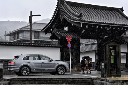 SUV Bentley Bentayga V8 vehicle Bentley Bentayga HD Desktop Wallpaper | Background Image