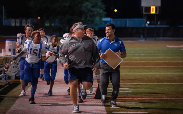 Taylor Lautner Kevin James movie Home Team HD Desktop Wallpaper | Background Image