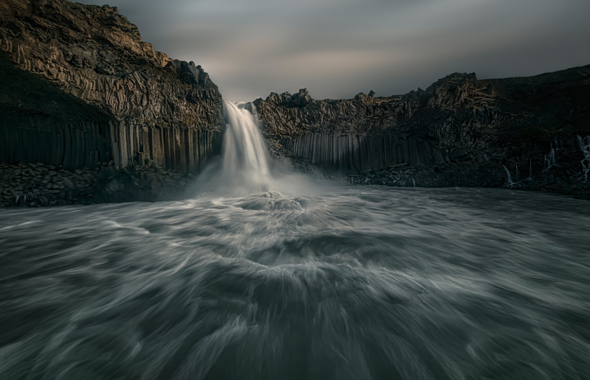 Download Nature Waterfall 8k Ultra HD Wallpaper