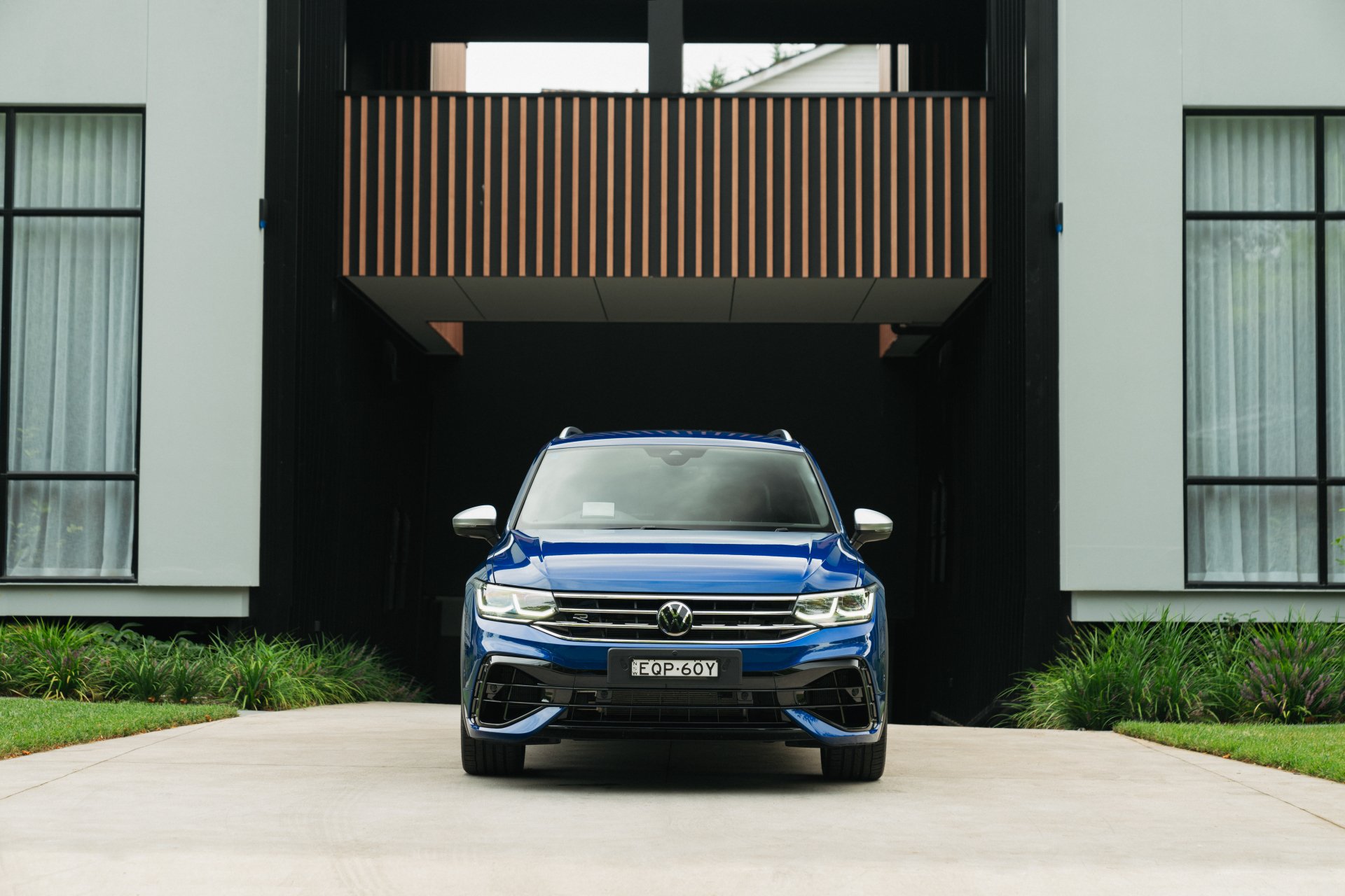 Download Vehicle Volkswagen Tiguan R 4k Ultra HD Wallpaper