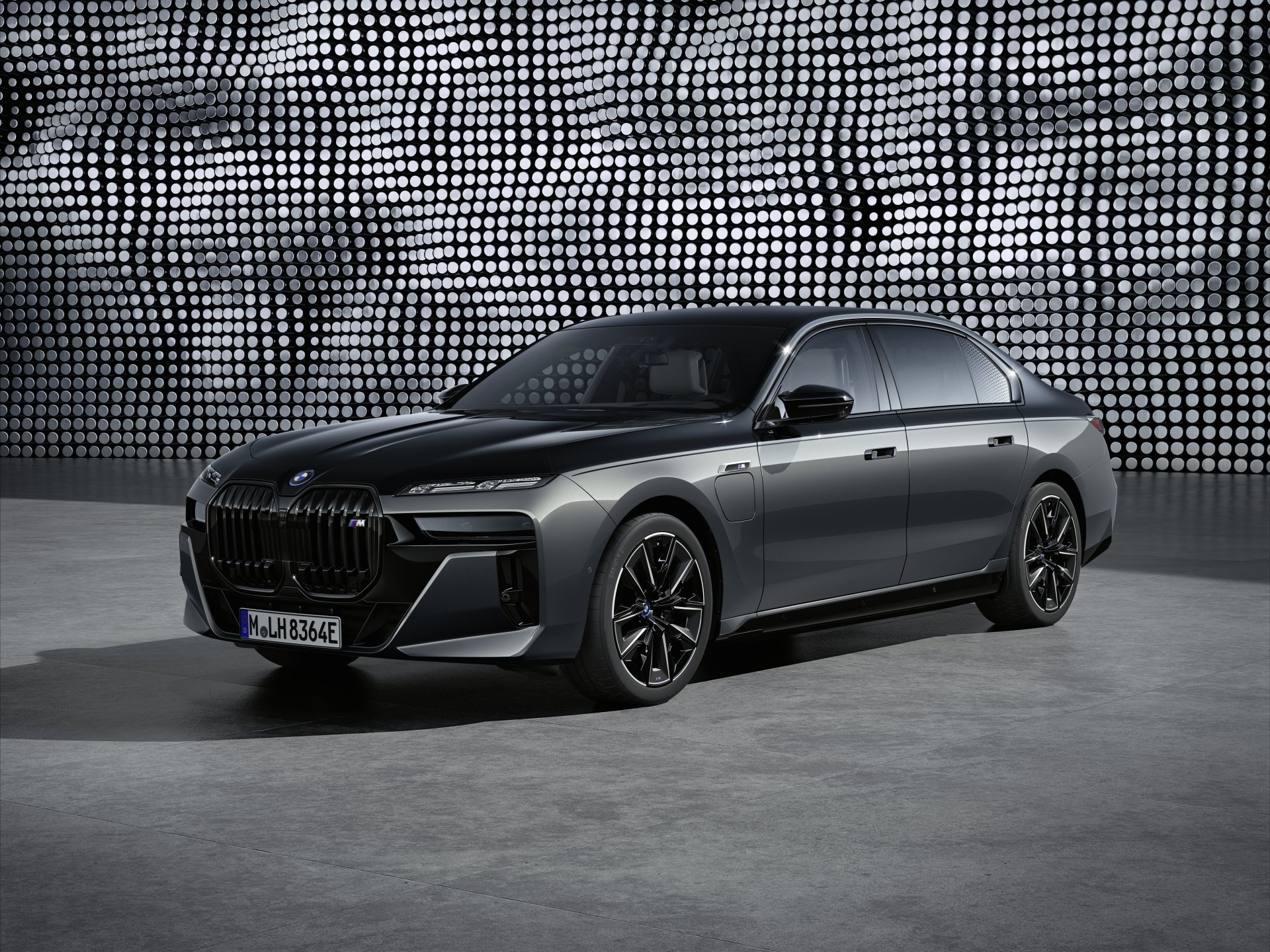 Download Vehicle BMW 760i XDrive 8k Ultra HD Wallpaper