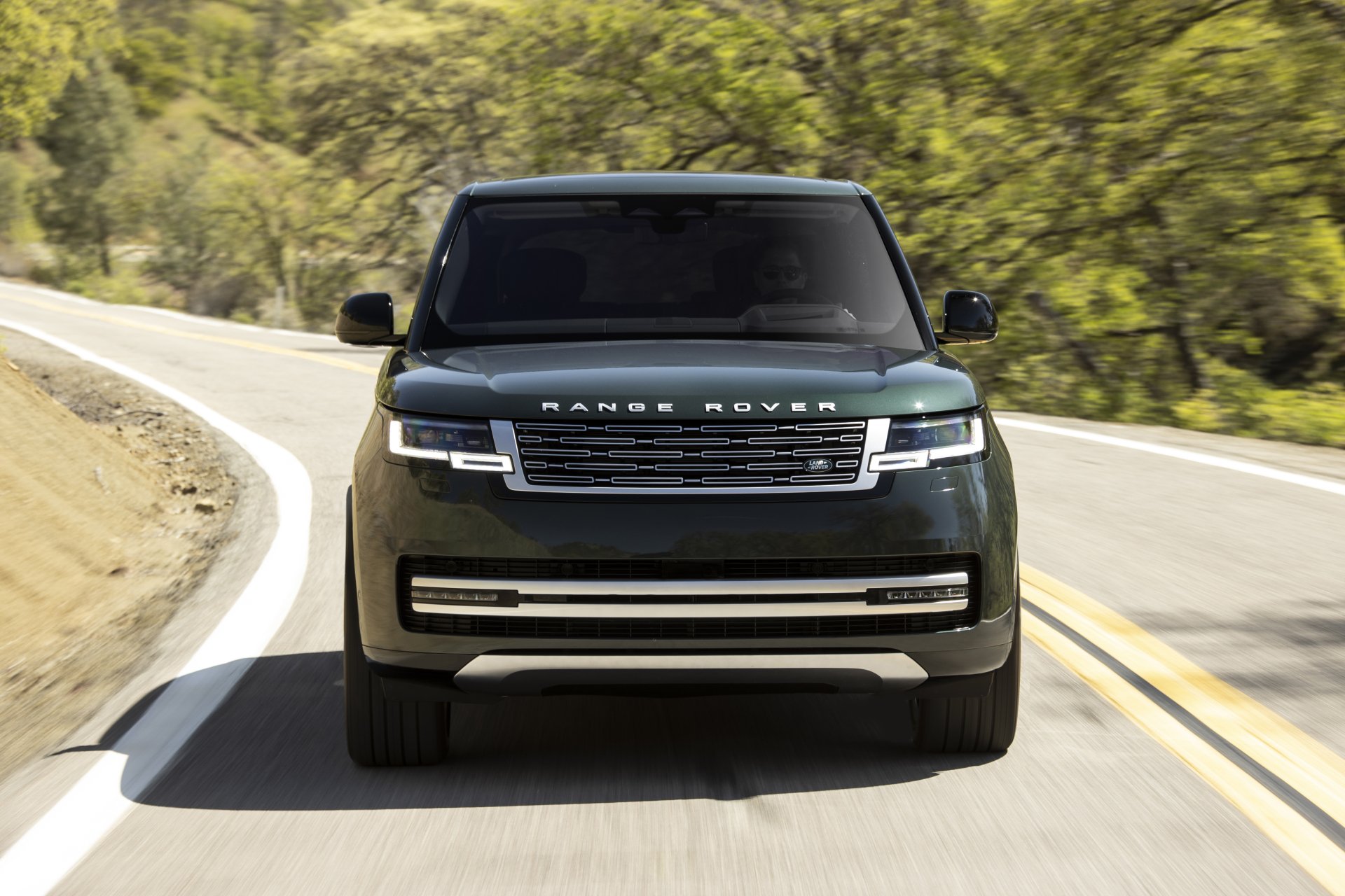 Download Vehicle Range Rover P400 LWB 4k Ultra HD Wallpaper