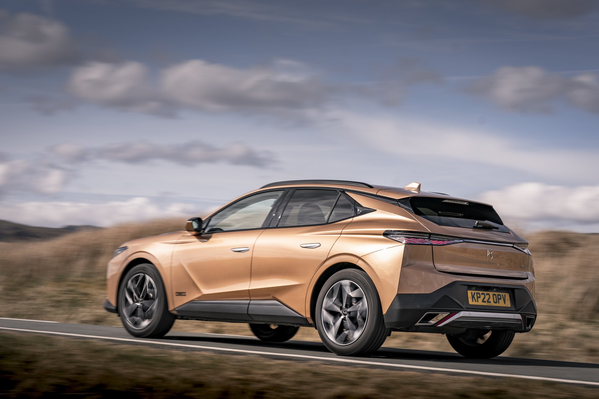 Download Vehicle DS 4 Cross 4k Ultra HD Wallpaper