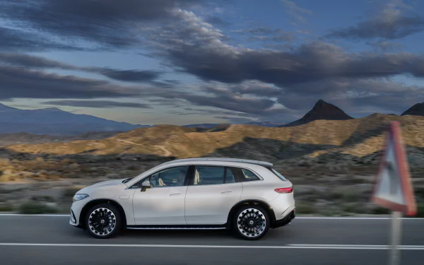 vehicle Mercedes-Benz EQS 450+ HD Desktop Wallpaper | Background Image