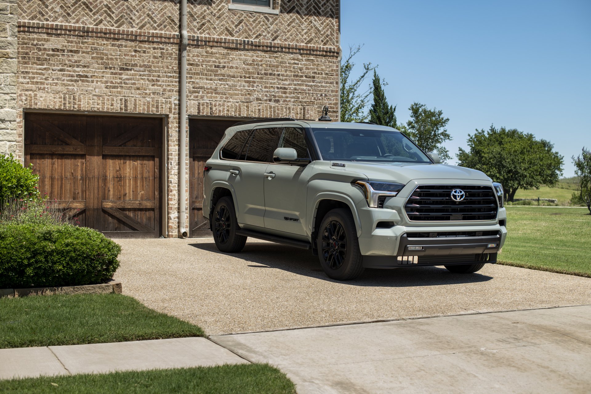 Download Vehicle Toyota Sequoia 8k Ultra HD Wallpaper