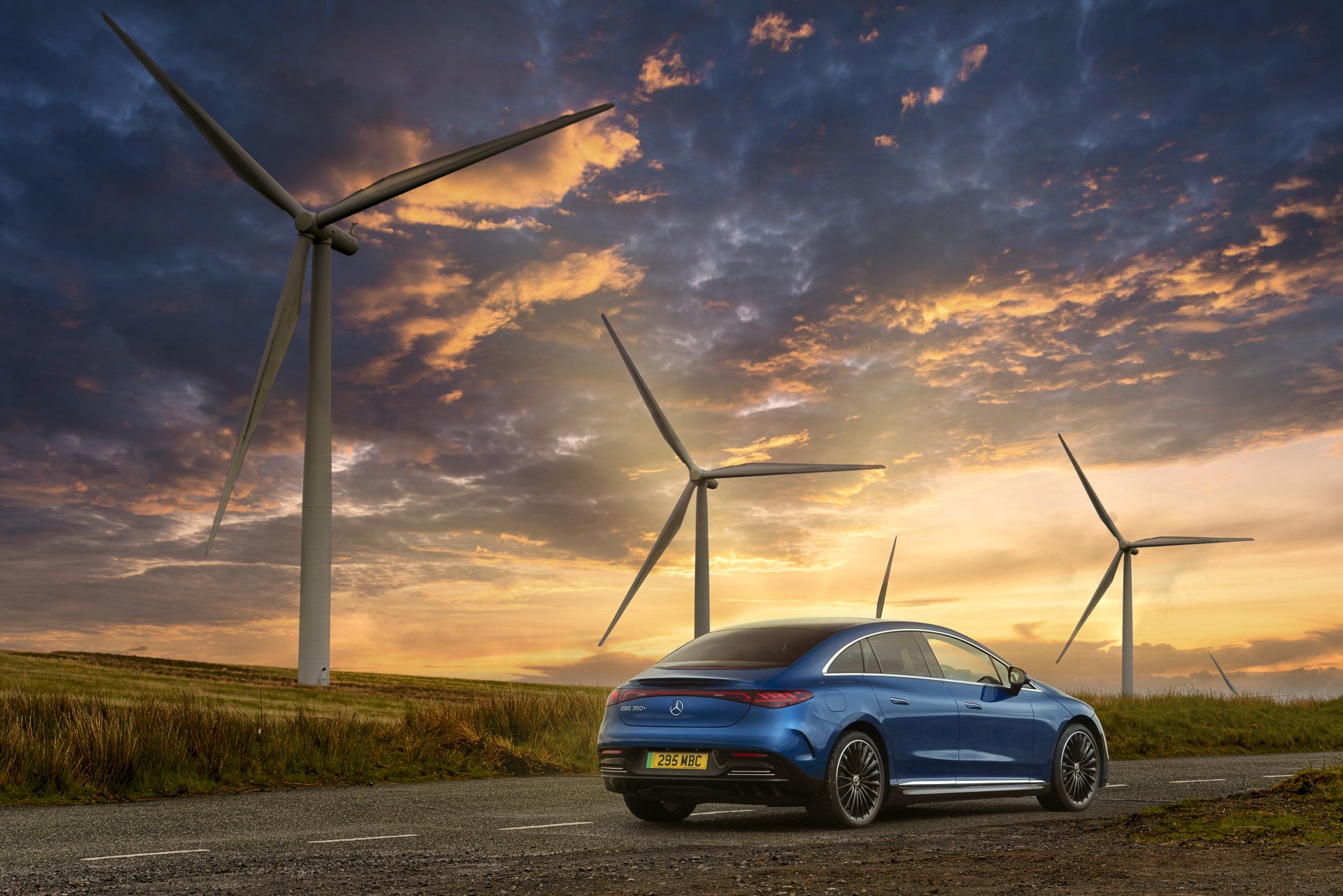 Download Vehicle Mercedes-Benz EQE 4k Ultra HD Wallpaper