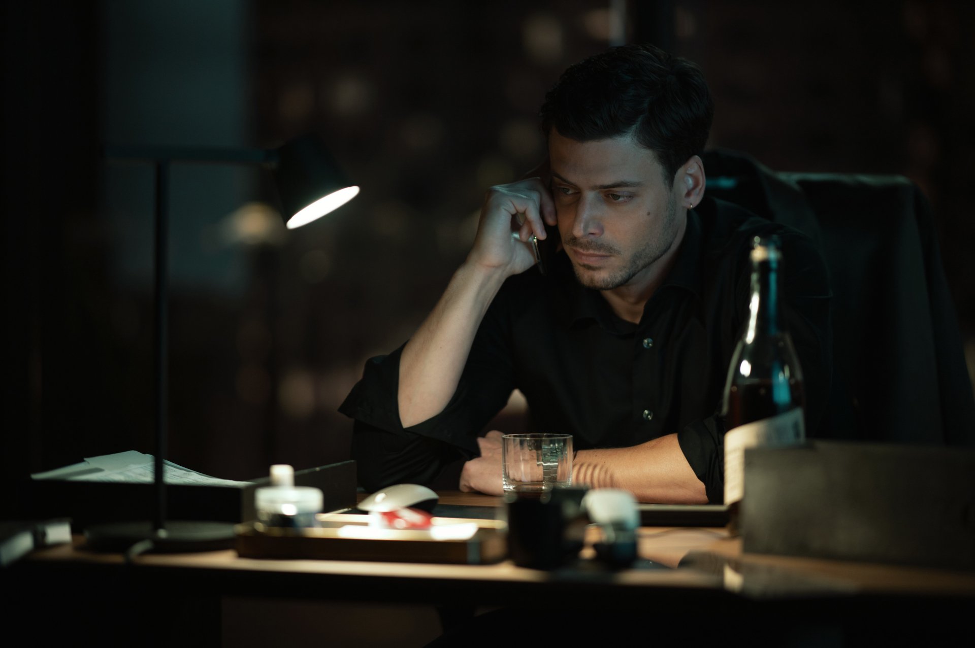 Download François Arnaud TV Show Surface 4k Ultra HD Wallpaper