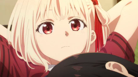 Close-up anime portrait of Chisato Nishikigi from Lycoris Recoil: pale blonde bob, red ribbons and large red eyes, framed as a 4K Ultra HD PC desktop wallpaper/background.