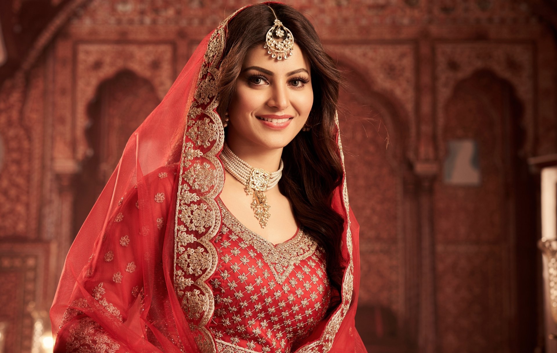 Urvashi Rautela Wallpapers