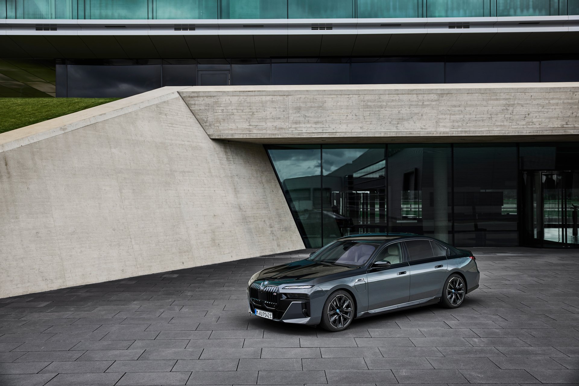 Download Vehicle BMW 7 Series 4k Ultra HD Wallpaper