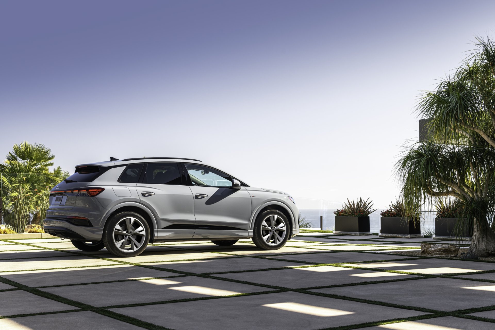 Download Vehicle Audi Q4 E-tron HD Wallpaper