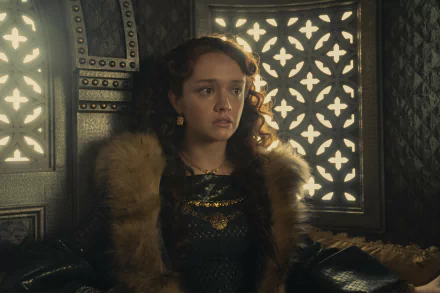 Alicent Hightower portrayed by Olivia Cooke in House of the Dragon, depicted in a captivating HD desktop wallpaper.